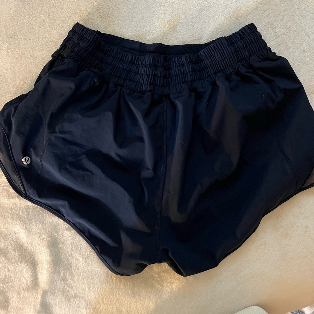 Lululemon hotty hot shorts 2.5 inch